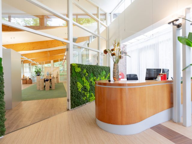 Onze medewerkers van Advies & Zorg beantwoorden al uw vragen en adviseren u graag